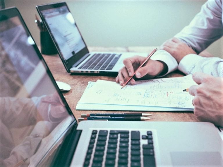 Crise empresas e empregados