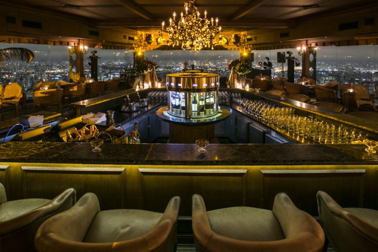 Terraço Itália reabre bar