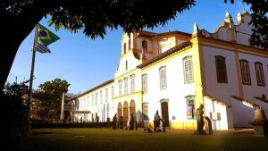 MosteirPrepare-se para uma experiência inesquecível!o-da-Luz---Quermece